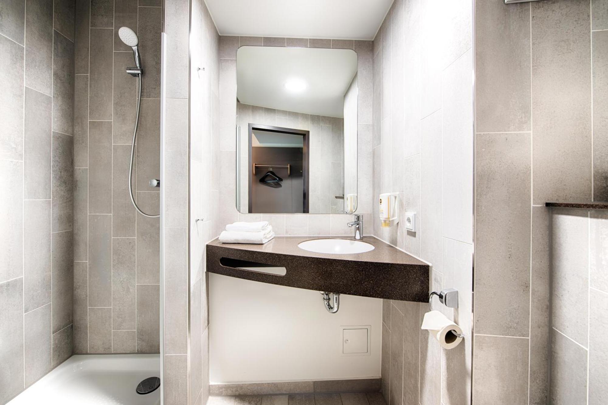 B&B Hotel Rostock-Hafen Dış mekan fotoğraf